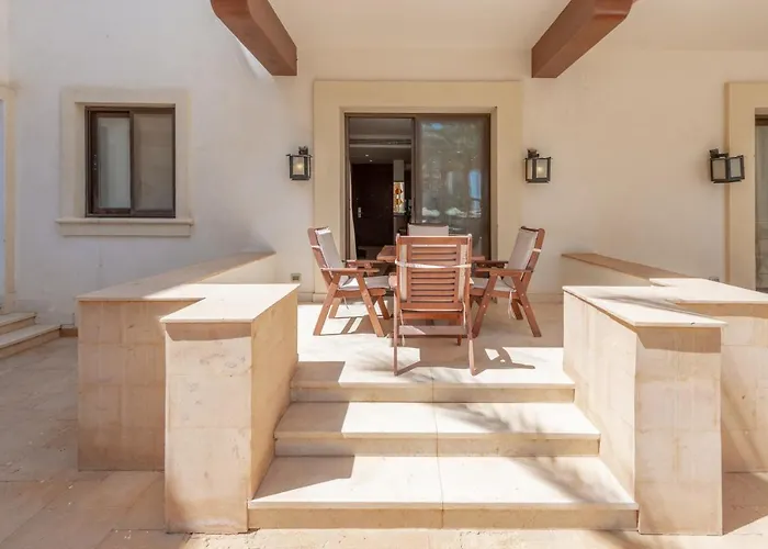 Classy 1-bedroom In Ancient Sands With Pool View *