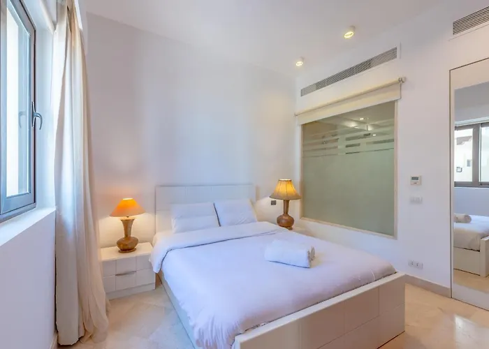 Classy 1-bedroom In Ancient Sands With Pool View Apartment