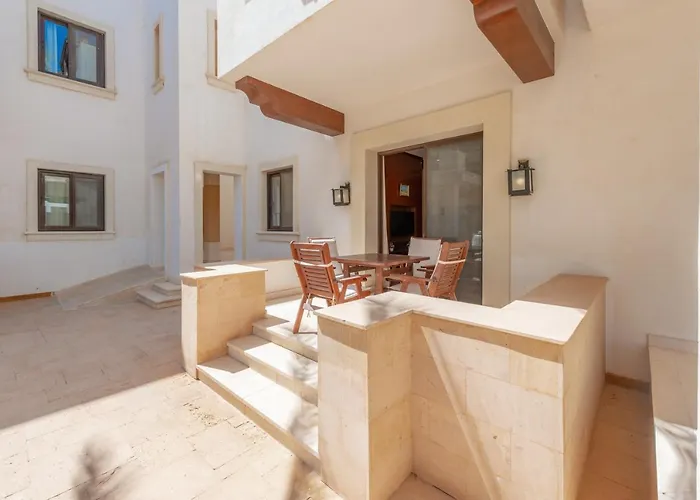 Classy 1-bedroom In Ancient Sands With Pool View Apartment