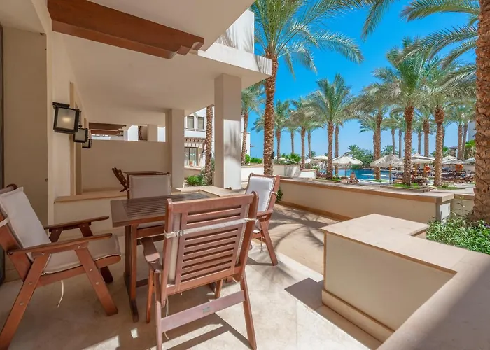 Classy 1-bedroom In Ancient Sands With Pool View Apartment
