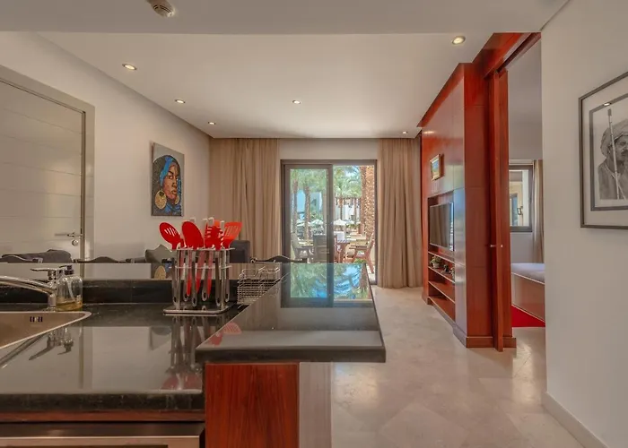 Classy 1-bedroom In Ancient Sands With Pool View