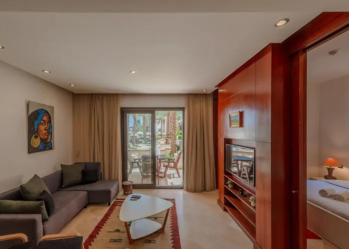 Classy 1-bedroom In Ancient Sands With Pool View *